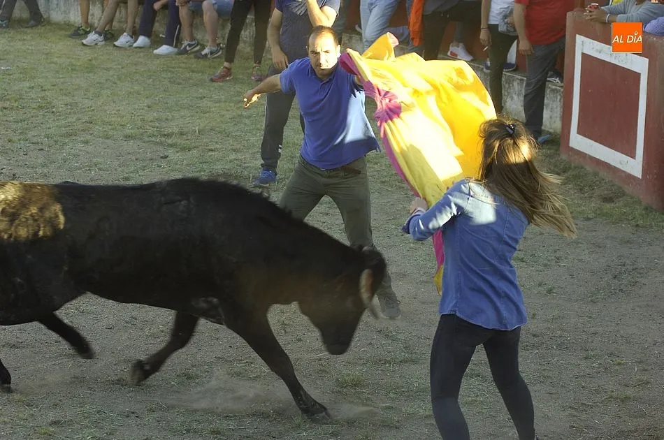 Dentro del ruedo también hubo alguna valiente | Fotos: Adrián M.Pastor
