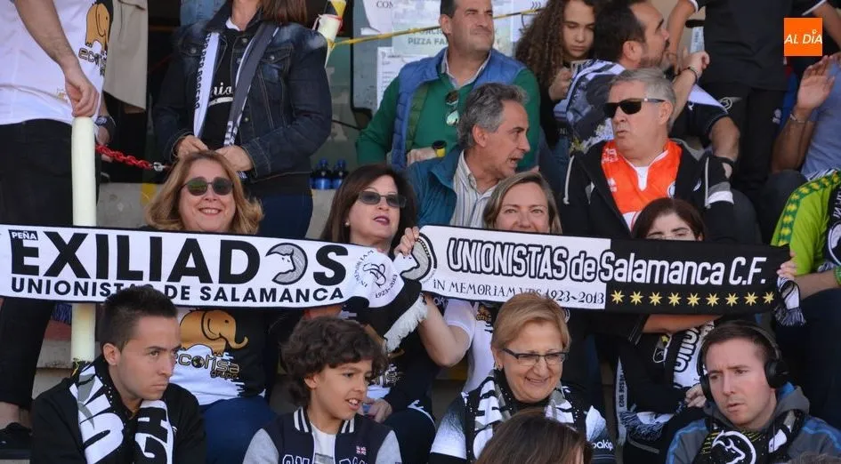 Buena entrada en las Pistas del Helmántico en el penúltimo partido de la temporada en casa para...