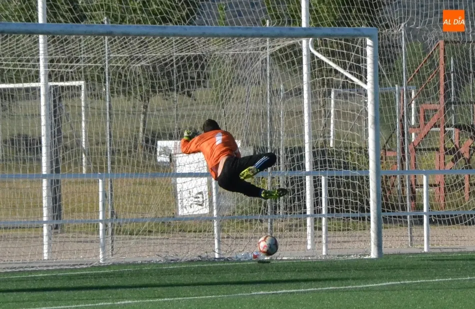 Foto 9 - [MARCADOR 4|5 MAYO] El Infantil del Ciudad Rodrigo se da una alegr&iacute;a goleando al Trinitarios&nbsp;