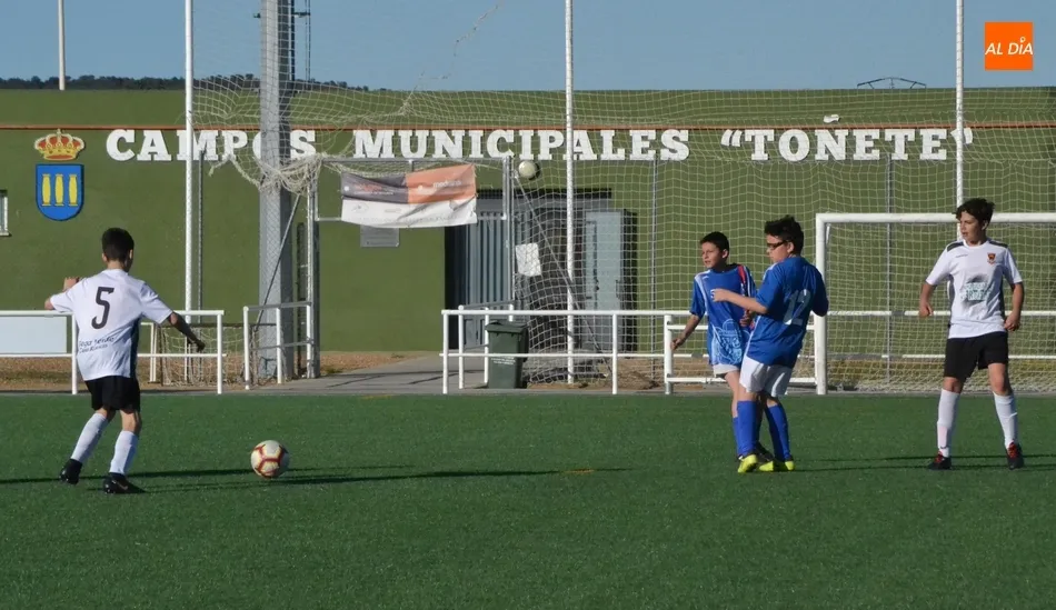 Foto 4 - [MARCADOR 4|5 MAYO] El Infantil del Ciudad Rodrigo se da una alegr&iacute;a goleando al Trinitarios&nbsp;