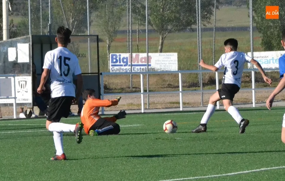 Foto 3 - [MARCADOR 4|5 MAYO] El Infantil del Ciudad Rodrigo se da una alegr&iacute;a goleando al Trinitarios&nbsp;