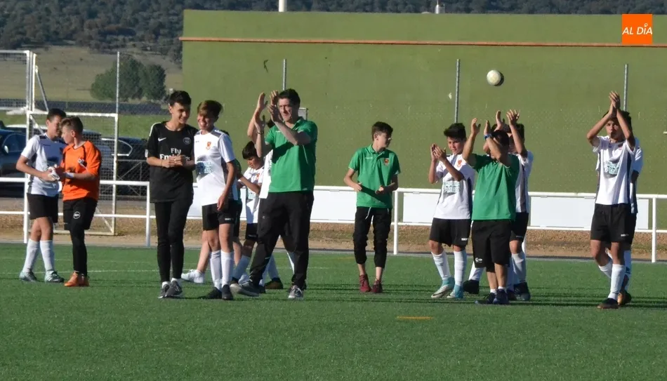 Foto 2 - [MARCADOR 4|5 MAYO] El Infantil del Ciudad Rodrigo se da una alegr&iacute;a goleando al Trinitarios&nbsp;