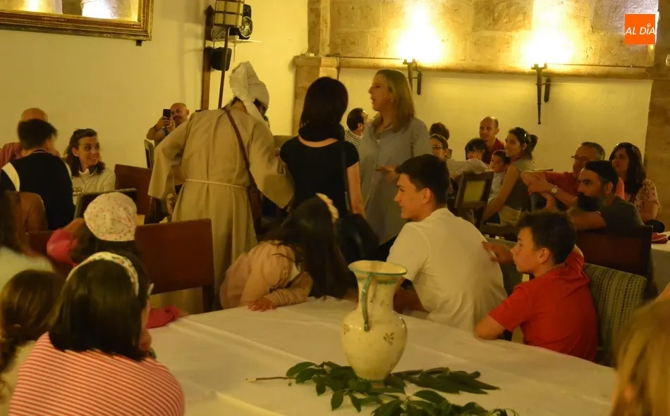 Foto 5 - Un nuevo grupo de mirobrigenses y turistas conoce de una forma diferente el Parador  