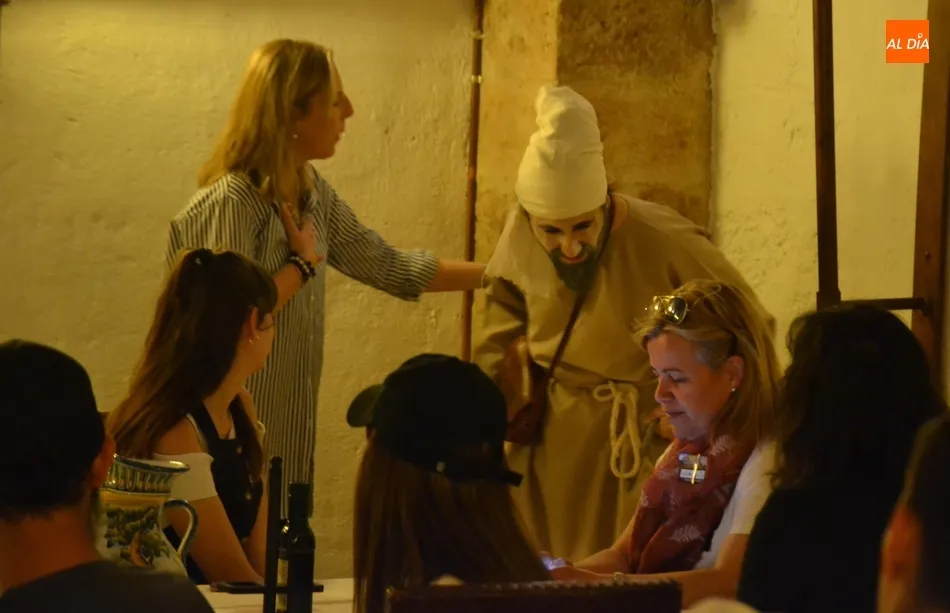 Foto 8 - Un nuevo grupo de mirobrigenses y turistas conoce de una forma diferente el Parador  