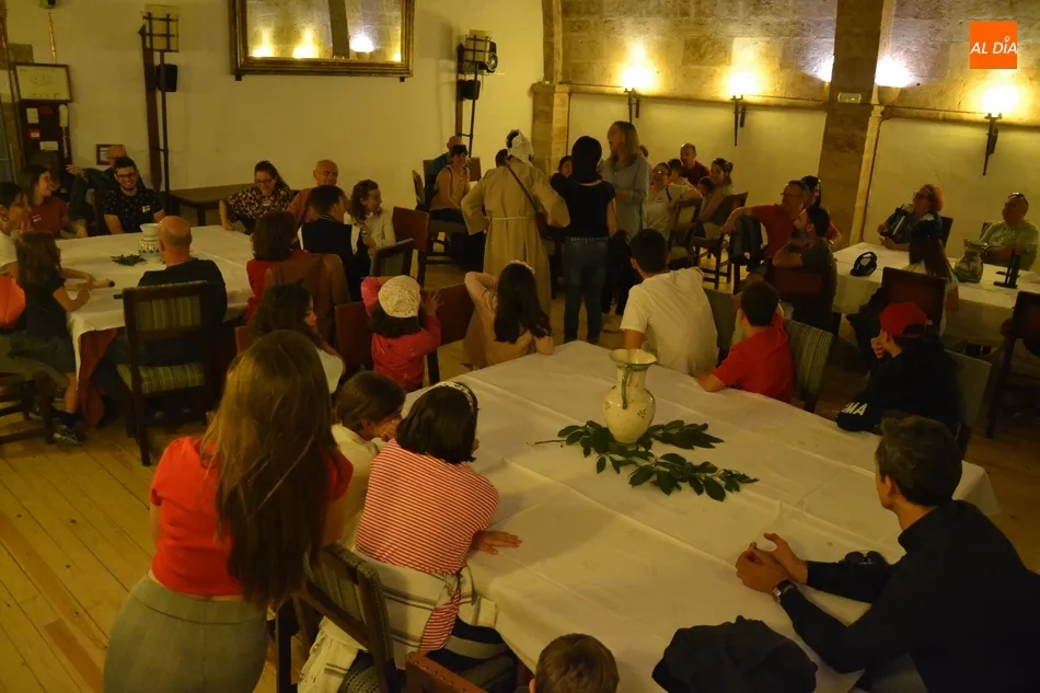 Foto 2 - Un nuevo grupo de mirobrigenses y turistas conoce de una forma diferente el Parador  