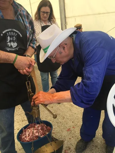 Foto 9 - Cantaracillo celebra su IV matanza t&iacute;pica