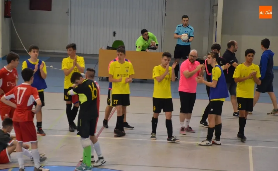 Foto 4 - El &aacute;rbitro que se march&oacute; insultando de Mir&oacute;briga regresa para re&iacute;rse un rato m&aacute;s del III...