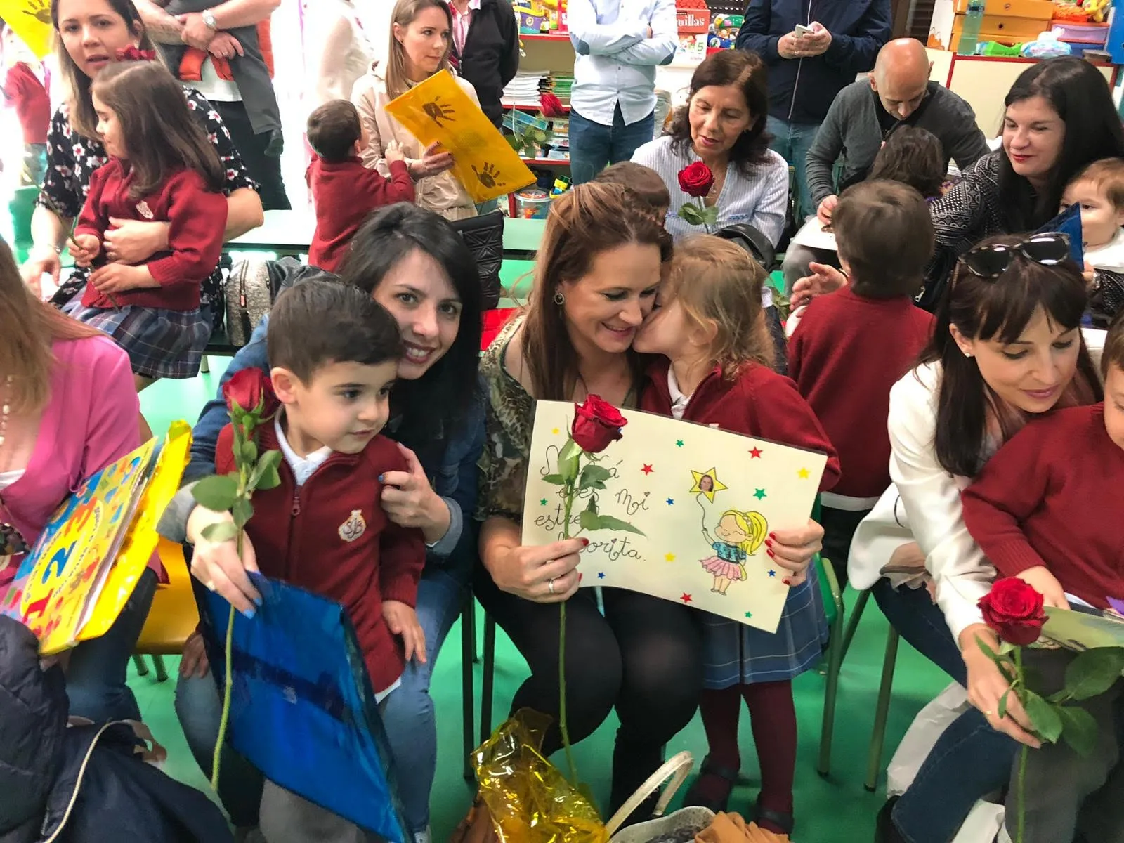 Foto 5 - Los alumnos de Educaci&oacute;n Infantil del San Juan Bosco celebran el D&iacute;a de la Madre