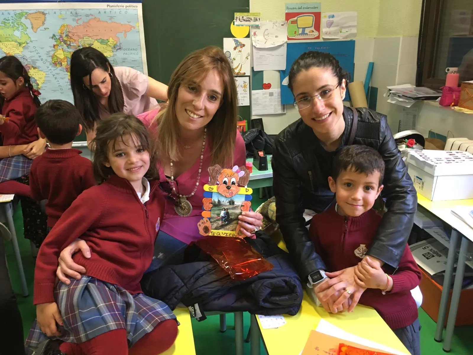 Foto 2 - Los alumnos de Educaci&oacute;n Infantil del San Juan Bosco celebran el D&iacute;a de la Madre