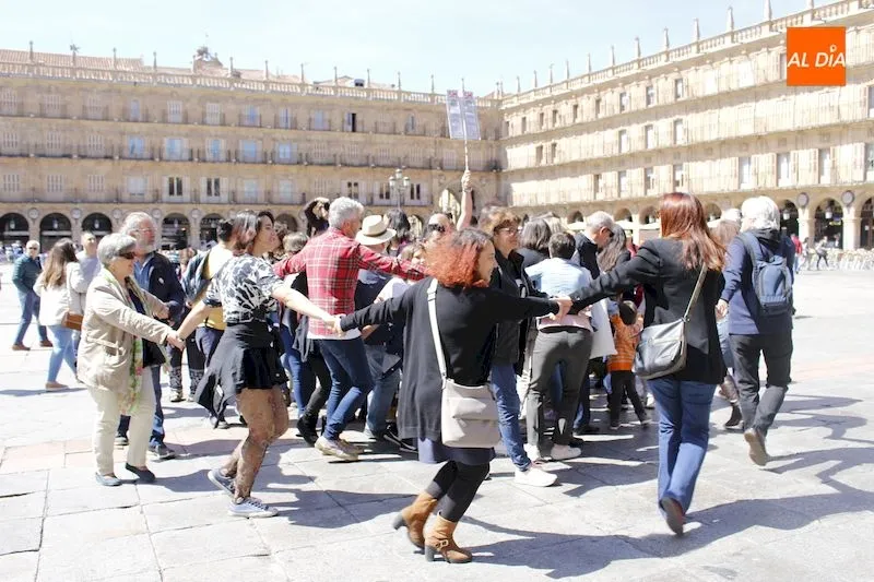 Foto 5 - La Asamblea de Apoyo a Personas Migrantes celebra &lsquo;El Abrazo de los Pueblos&rsquo;