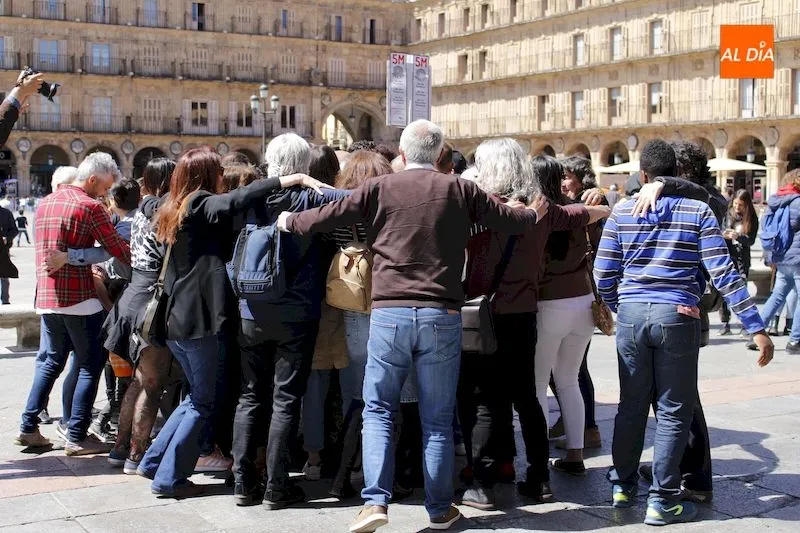 Foto 2 - La Asamblea de Apoyo a Personas Migrantes celebra &lsquo;El Abrazo de los Pueblos&rsquo;