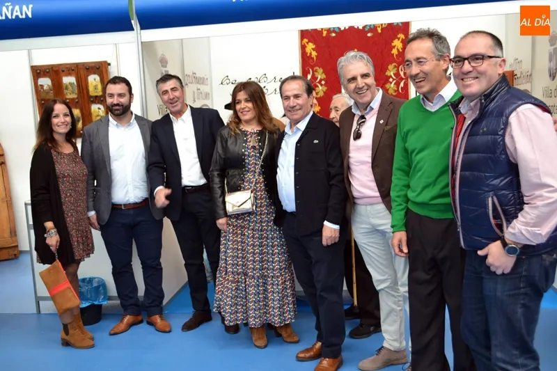 Foto 2 - P&uacute;blico y expositores dan la bienvenida a unas esperadas y consolidadas XIII Feria Agroalimentaria ...