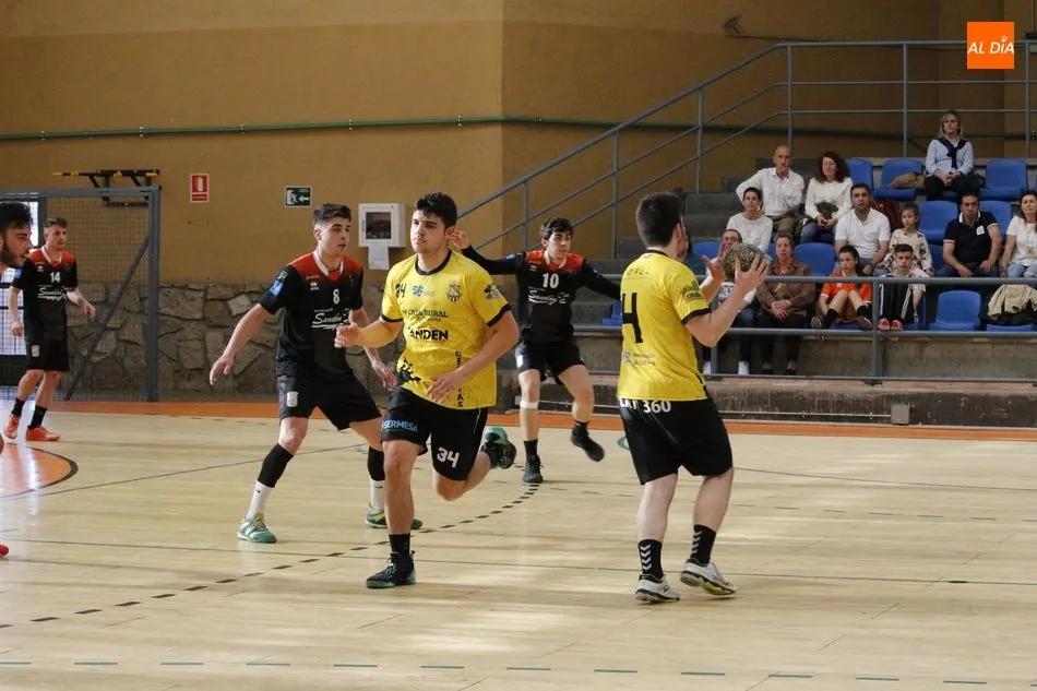 Foto 8 - El Ciudad de Salamanca cae en el &uacute;ltimo partido de la temporada ante el BM Delicias (28-29)