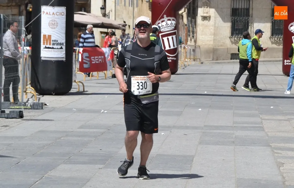 Foto 8 - El notable calor marca una Media Marat&oacute;n con menos atletas pero con m&aacute;s emociones  