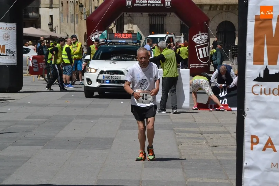 Foto 5 - El notable calor marca una Media Marat&oacute;n con menos atletas pero con m&aacute;s emociones  
