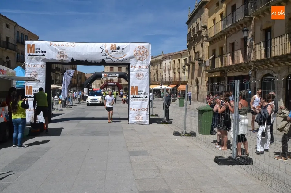 Foto 4 - El notable calor marca una Media Marat&oacute;n con menos atletas pero con m&aacute;s emociones  