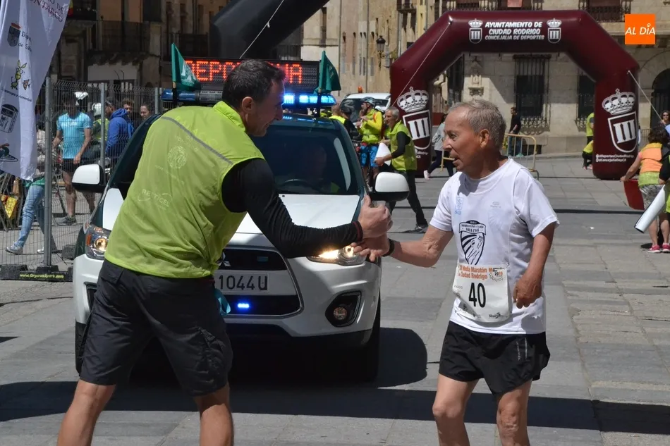Foto 3 - El notable calor marca una Media Marat&oacute;n con menos atletas pero con m&aacute;s emociones  