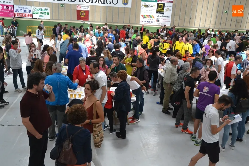 Foto 8 - La Media Marat&oacute;n corona a sus mejores atletas en una florida ceremonia de premiaci&oacute;n  
