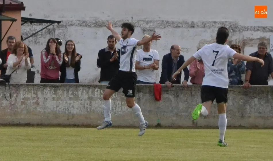 Foto 4 - El Ciudad Rodrigo regala a su afici&oacute;n una &eacute;pica e inesperada remontada ante uno de los actuales...