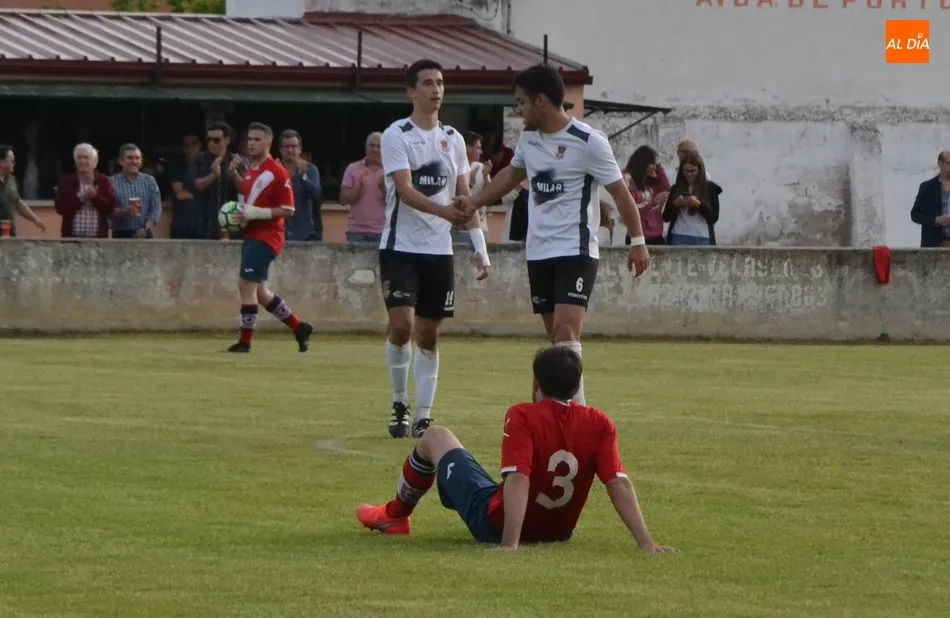 Foto 7 - El Ciudad Rodrigo regala a su afici&oacute;n una &eacute;pica e inesperada remontada ante uno de los actuales...