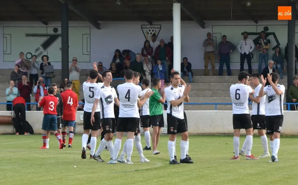 Foto 5 - El Ciudad Rodrigo regala a su afici&oacute;n una &eacute;pica e inesperada remontada ante uno de los actuales...