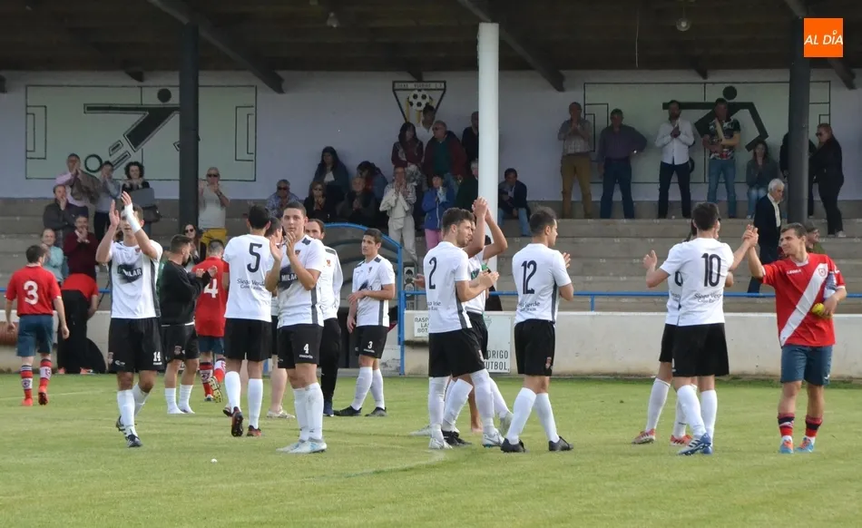 Foto 3 - El Ciudad Rodrigo regala a su afici&oacute;n una &eacute;pica e inesperada remontada ante uno de los actuales...
