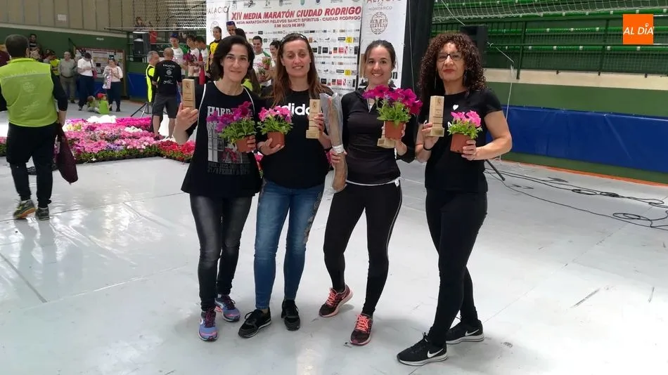 Equipo femenino del club Abadengo que consiguió el tercer puesto en la media Maratón de Ciudad Rodrigo