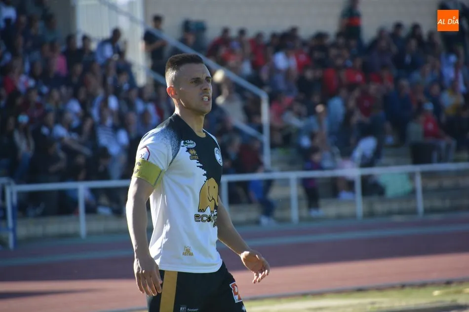 Piojo, ante el Sanse / Lydia González