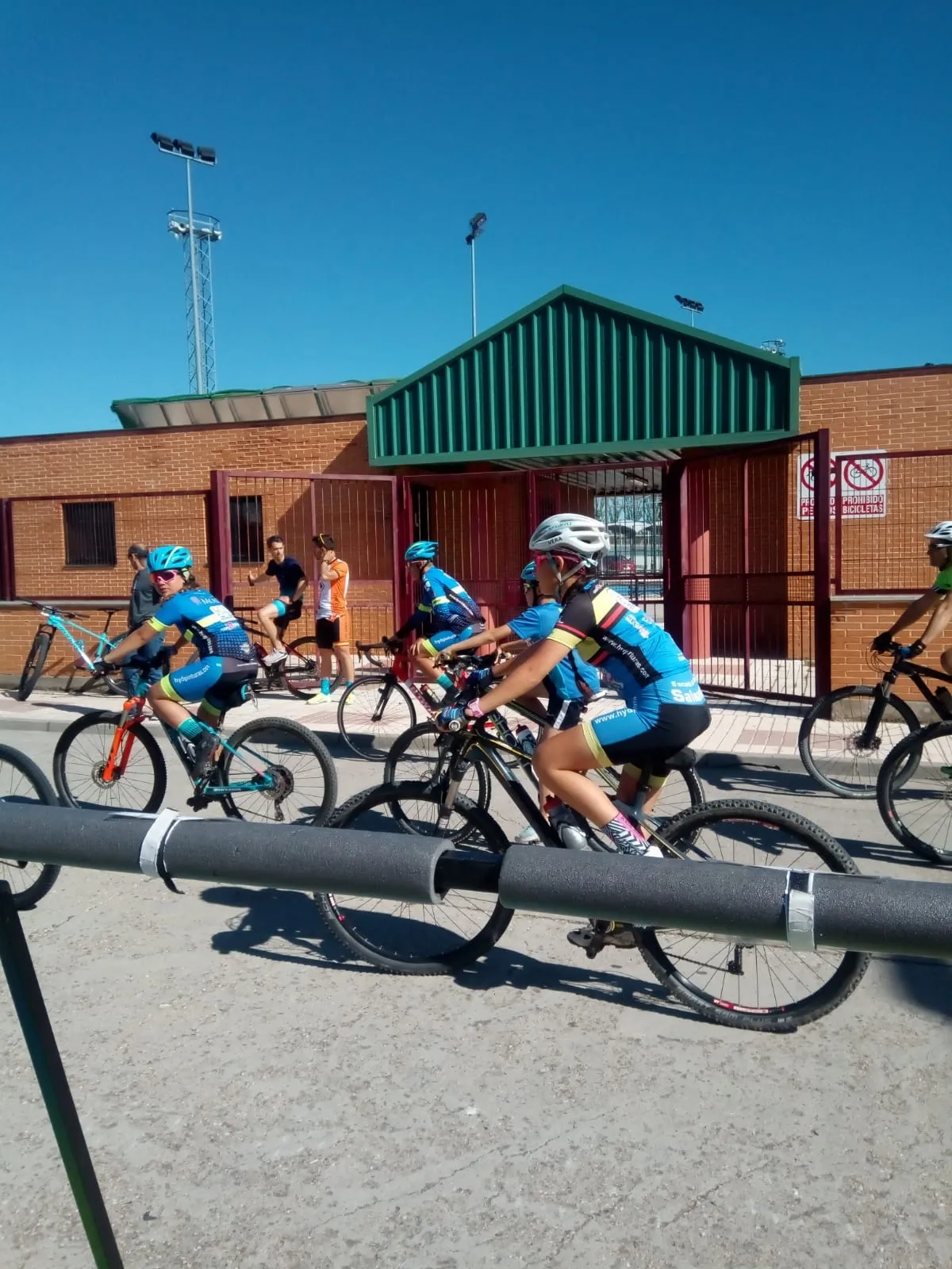 Foto 6 - Luc&iacute;a Bautista, primera f&eacute;mina en Cantimpalos de la Escuela de Ciclismo Salmantina  