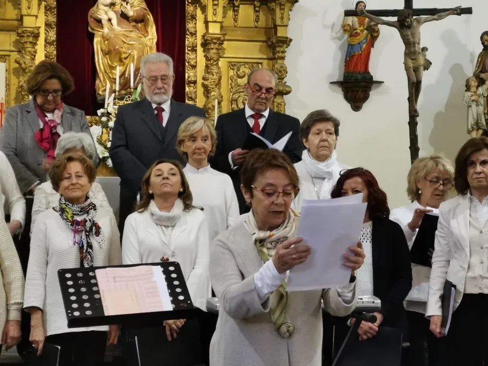 Foto 3 - Monterrubio de la Sierra se vuelca con su patrona en una emotiva ofrenda floral