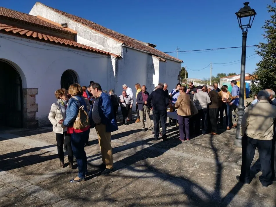 Foto 2 - Monterrubio de la Sierra se vuelca con su patrona en una emotiva ofrenda floral