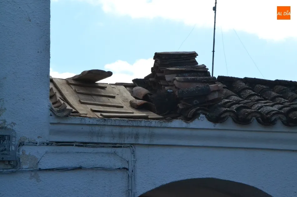Foto 2 - Entra en vigor el convenio con &Aacute;gueda, cuya Casa Consistorial est&aacute; renovando su cubierta  