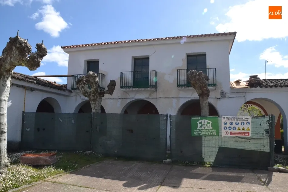 Foto 4 - Entra en vigor el convenio con &Aacute;gueda, cuya Casa Consistorial est&aacute; renovando su cubierta  