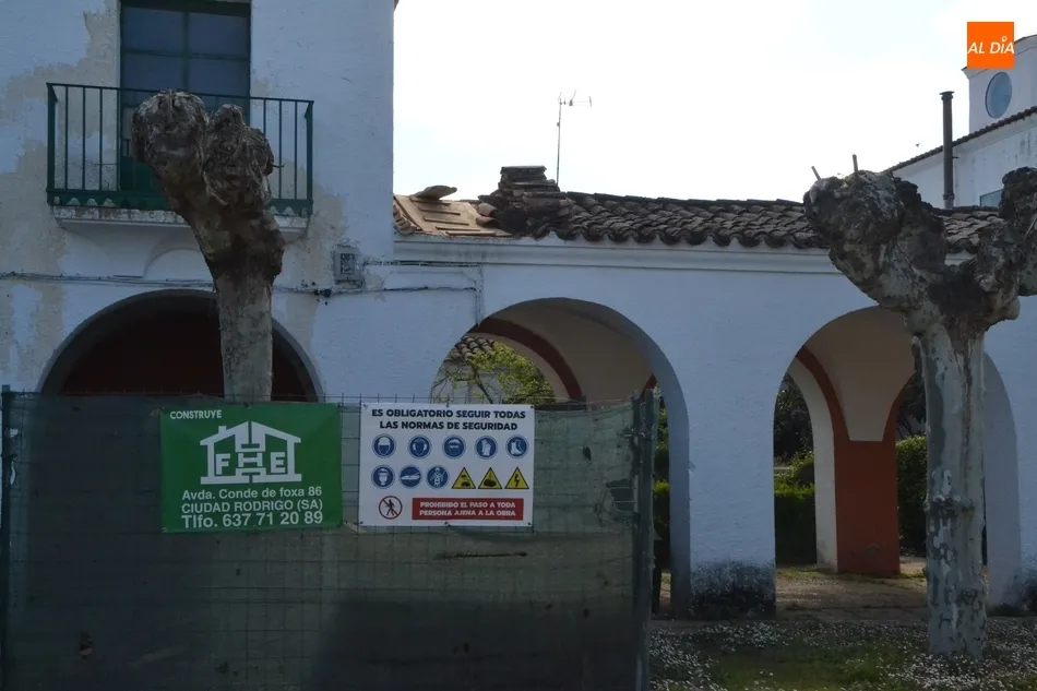 Entra en vigor el convenio con Águeda, cuya Casa Consistorial está renovando su cubierta  