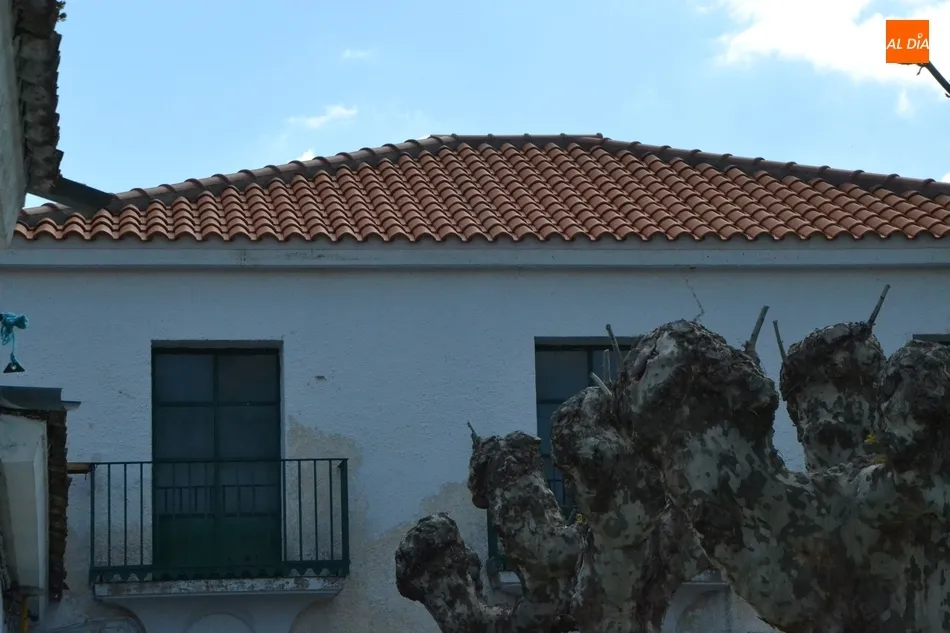 Foto 3 - Entra en vigor el convenio con &Aacute;gueda, cuya Casa Consistorial est&aacute; renovando su cubierta  