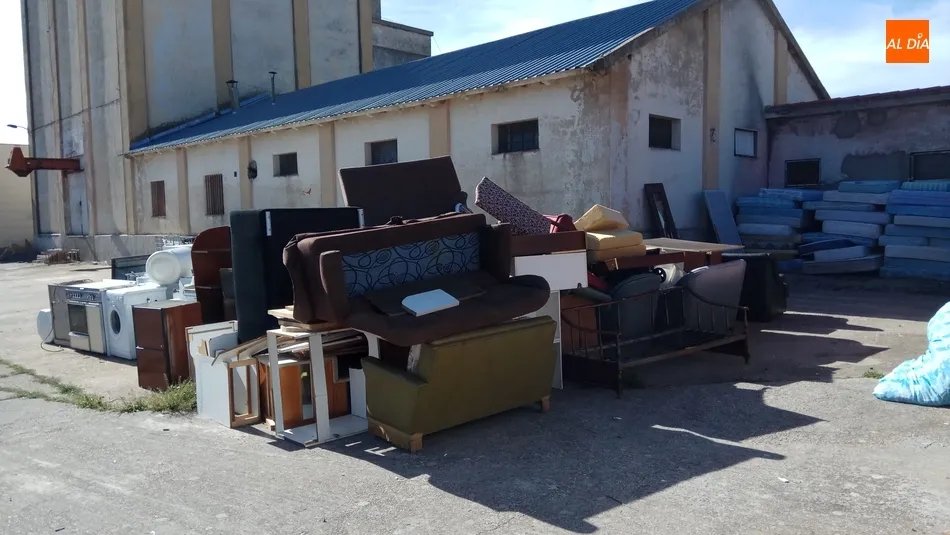 Zona de recogida de voluminosos en el silo / CORRAL