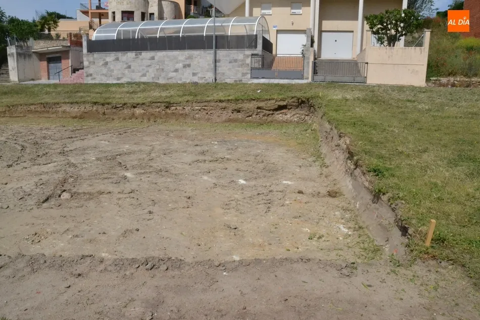 Foto 4 - Primeros trabajos sobre el terreno para la construcci&oacute;n de una pista de skate  