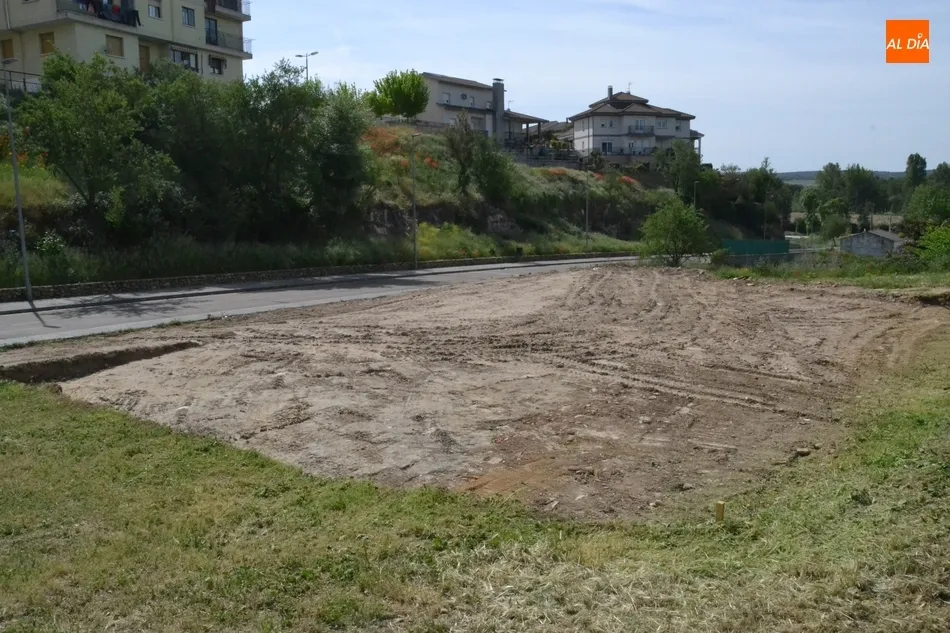 Foto 6 - Primeros trabajos sobre el terreno para la construcci&oacute;n de una pista de skate  