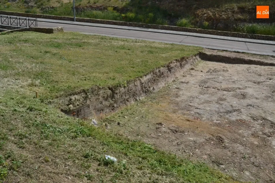 Foto 7 - Primeros trabajos sobre el terreno para la construcci&oacute;n de una pista de skate  