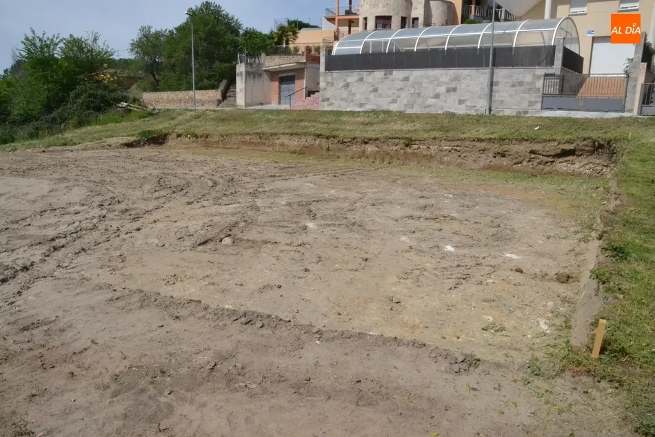 Primeros trabajos sobre el terreno para la construcción de una pista de skate  