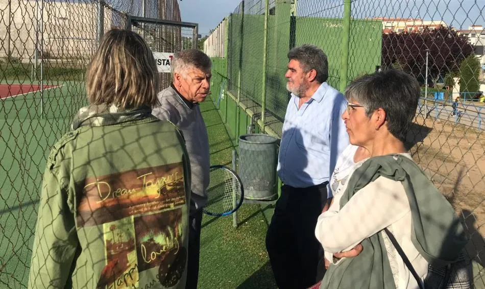Foto 4 - El PSOE muestra su inter&eacute;s en seguir mejorando las instalaciones deportivas  
