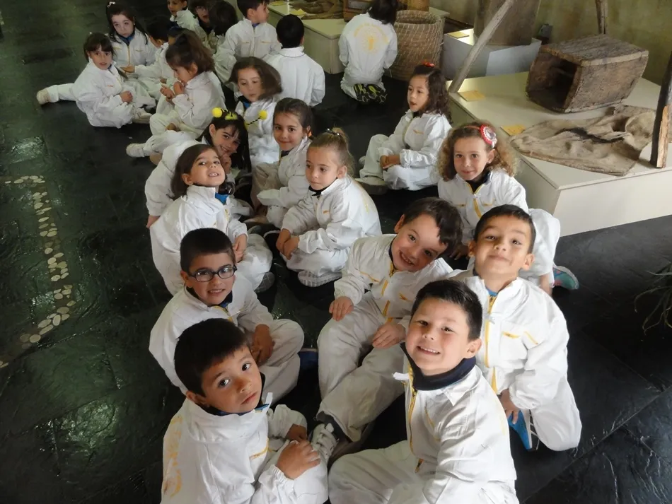 Foto 5 - Alumnos del Colegio San Juan Bosco visitan el&nbsp;Museo&nbsp;de Apicultura de Arapiles&nbsp;