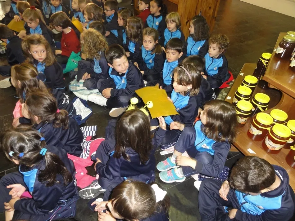 Foto 4 - Alumnos del Colegio San Juan Bosco visitan el&nbsp;Museo&nbsp;de Apicultura de Arapiles&nbsp;