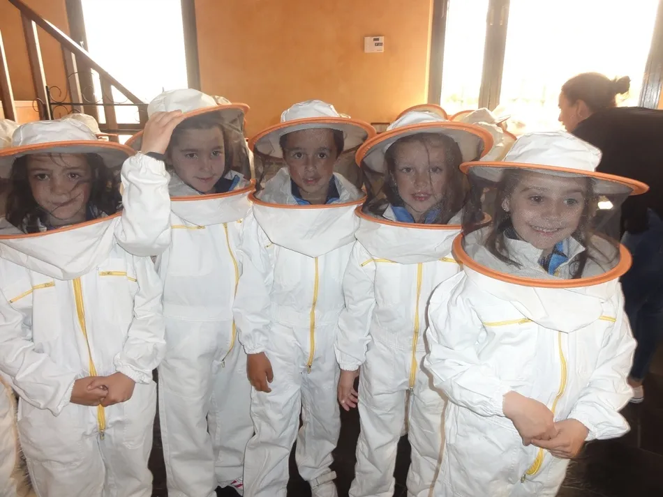 Foto 3 - Alumnos del Colegio San Juan Bosco visitan el&nbsp;Museo&nbsp;de Apicultura de Arapiles&nbsp;