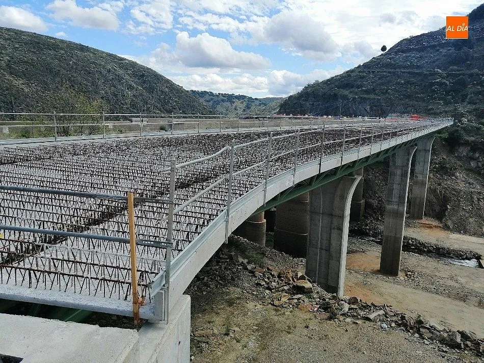 Así marcha la construcción del nuevo puente del Risco de Martiago  