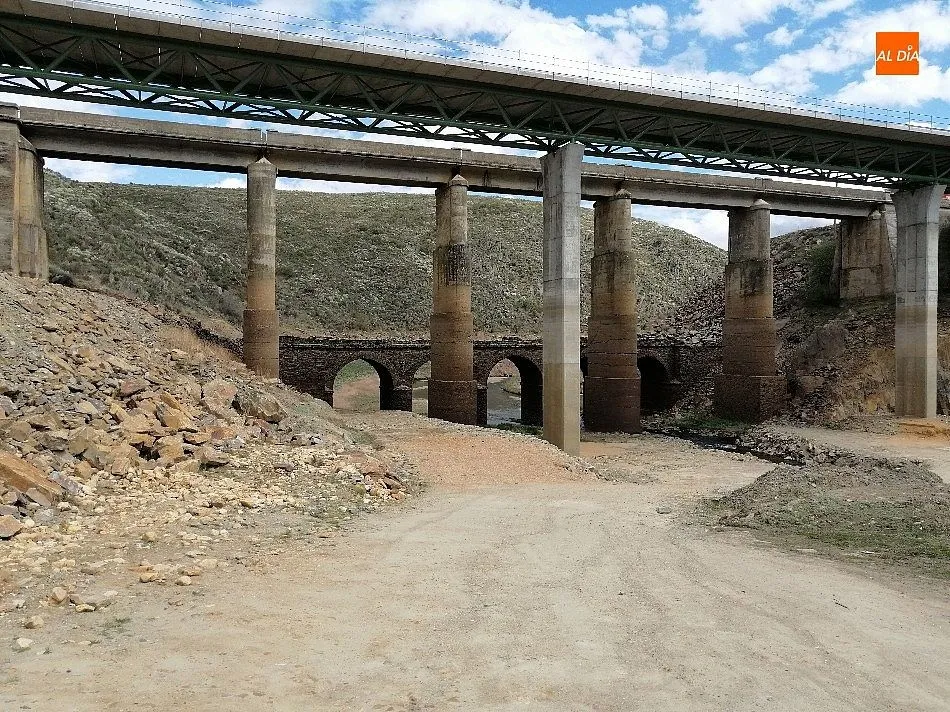 Foto 2 - As&iacute; marcha la construcci&oacute;n del nuevo puente del Risco de Martiago  
