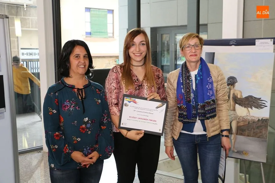 Foto 10 - Andrea Gonz&aacute;lez, Deina Porras, Aar&oacute;n Rueda y Carolina S&aacute;nchez reciben los premios del Certamen...