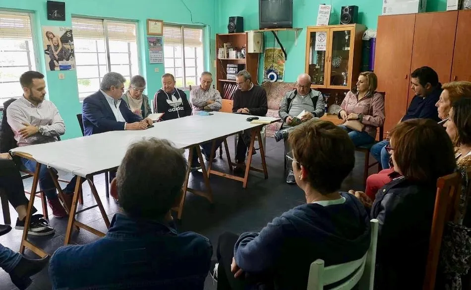 Foto 2 - El PSOE se re&uacute;ne con representantes de las asociaciones de vecinos  