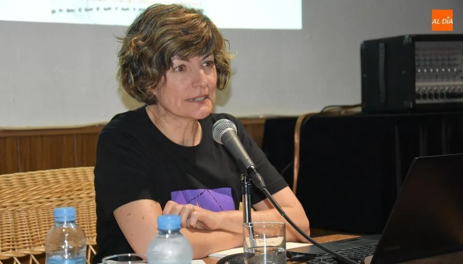  Ángeles Pérez López en un momento de este acto cultural. Foto de Carmen Borrego