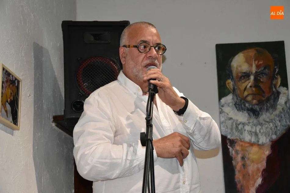Foto 6 - &Aacute;ngeles P&eacute;rez L&oacute;pez y Gabriel Vi&ntilde;als, ejemplares &uacute;nicos de poes&iacute;a y pintura